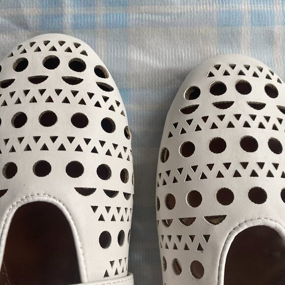 Alaïa's White, Hollowed-Out Leather Shoes Feature A Circular Upper And A Single- - Picture 2 of 7